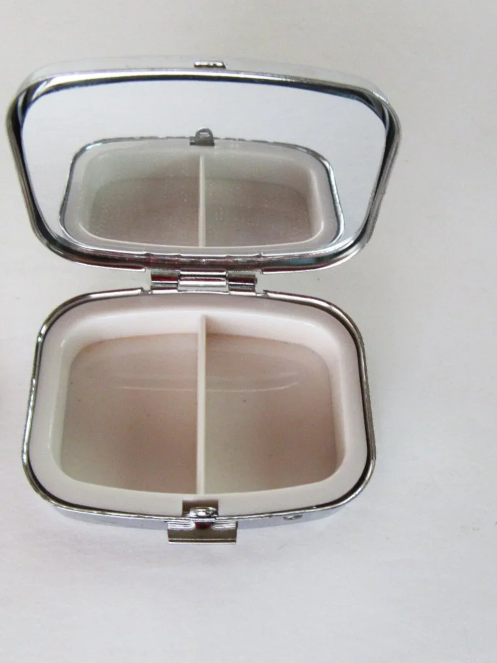 Pill box with mirror - 2 sections - floral print - Mid Century Revival